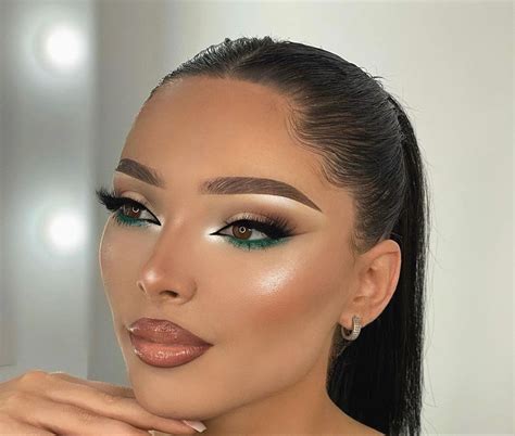 Makeup .